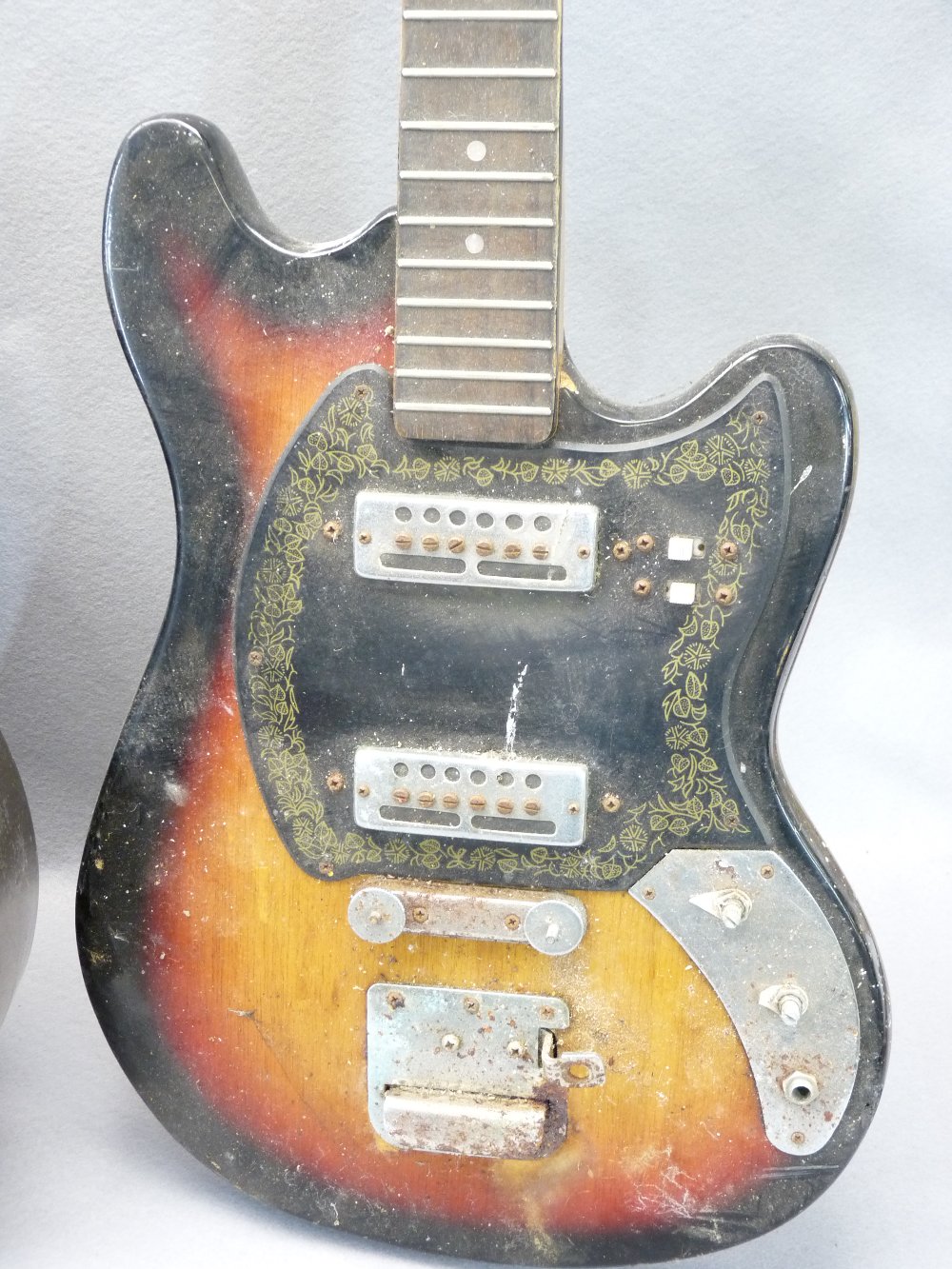 VINTAGE & LATER GUITARS (3) - in various conditions, the later example with vinyl carrycase - Image 4 of 5