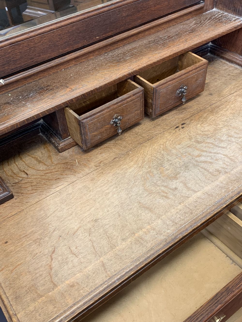 VINTAGE OAK MIRRORED DRESSING CHEST & NON-MATCHING LIDDED BLANKET BOX - the chest with carved detail - Image 3 of 4