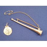 9CT GOLD STAMPED JEWELLERY, 2 ITEMS - a brooch in the form of a hunting horn, 5.5cms L and a