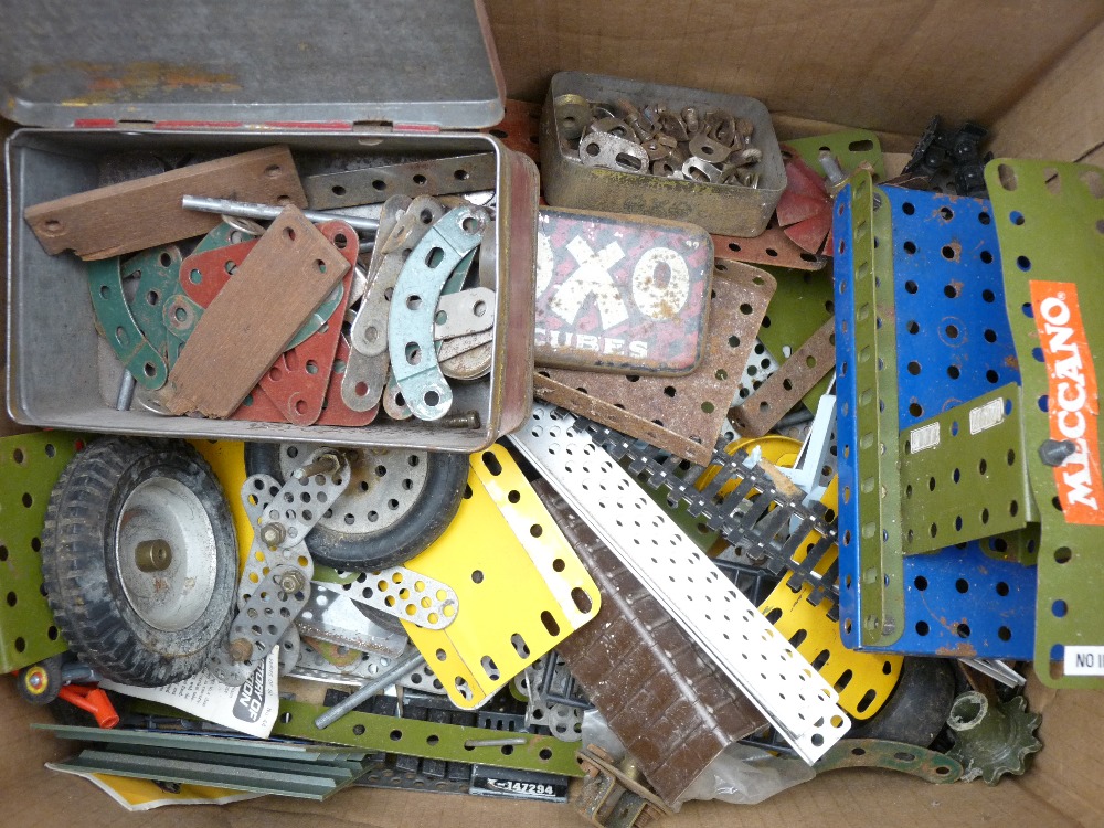 VINTAGE & LATER MECCANO & A BOXED NO 8 LEGO SET - the bulk contained in a lidded wooden box, 14.5cms - Image 4 of 6