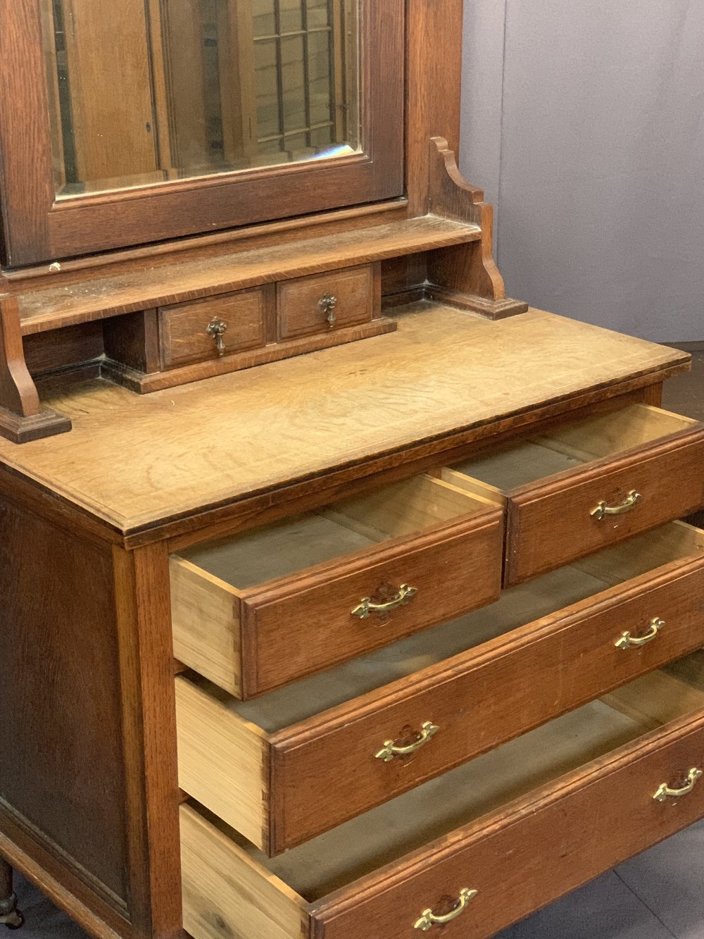 VINTAGE OAK MIRRORED DRESSING CHEST & NON-MATCHING LIDDED BLANKET BOX - the chest with carved detail - Image 2 of 4