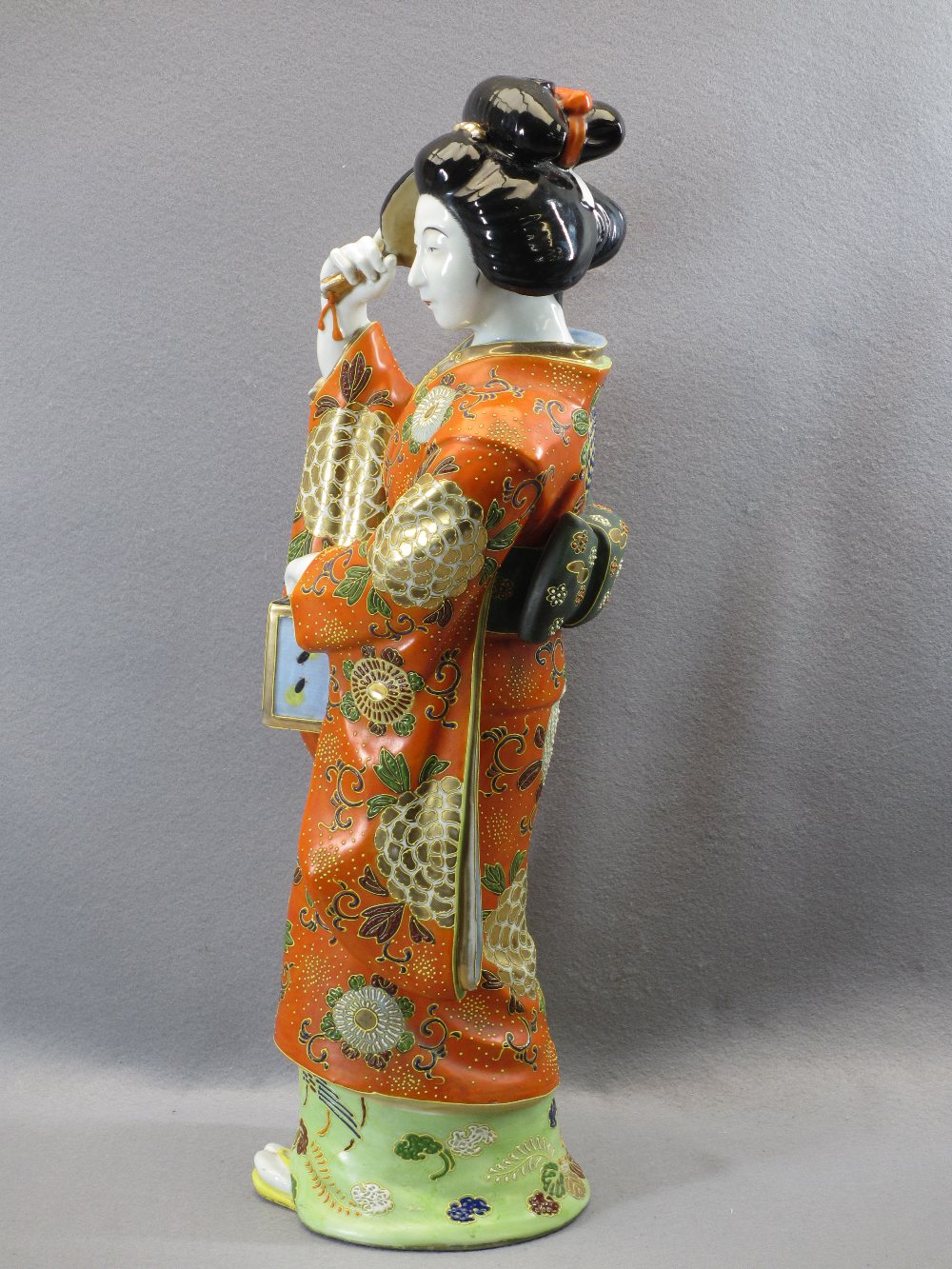 LARGE JAPANESE KUTANI FIGURINE OF A GEISHA GIRL - 20th Century, 61cms H - Image 3 of 4