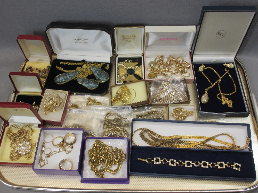GOLD COLOUR JEWELLERY - an attractive collection including necklaces, bracelets, signet rings and - Image 2 of 4