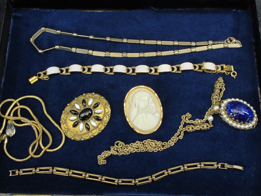 GOLD COLOUR JEWELLERY - an attractive collection including necklaces, bracelets, signet rings and - Image 4 of 4