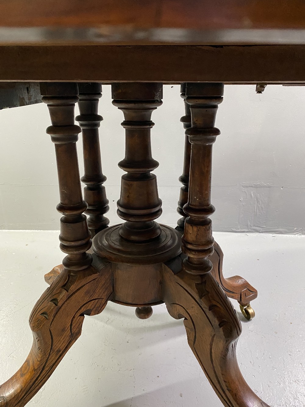 OVAL DINING TABLE - Edwardian mahogany with line and diamond multi-wood inlay band, on four turned - Image 2 of 4