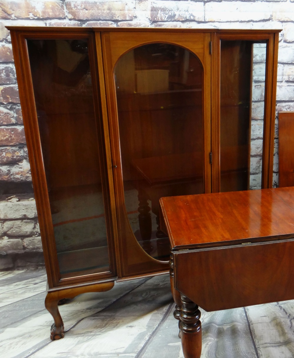 EDWARDIAN MAHOGANY CHINA CABINET, with chequer stringing, 124cm wide