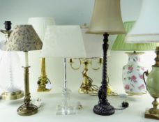 ASSORTED ORNAMENTAL TABLE LIGHTS, including giltwood, agate and glass examples, some with shades (