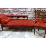 VICTORIAN OAK FRAMED CHAISE LONGUE & FOUR MATCHING SIDE CHAIRS, similarly upholstered in red