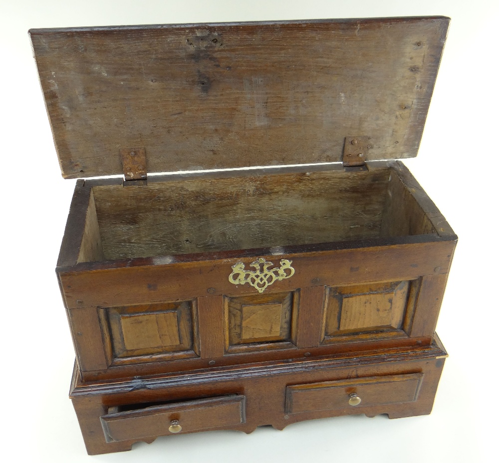 ANTIQUE OAK COFFER BACH, moulded hinged top above triple panelled front, a pierced brass - Image 5 of 7