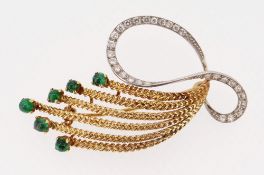 YELLOW & WHITE METAL EMERALD & DIAMOND BAR BROOCH, of flowing design terminating with six claw set