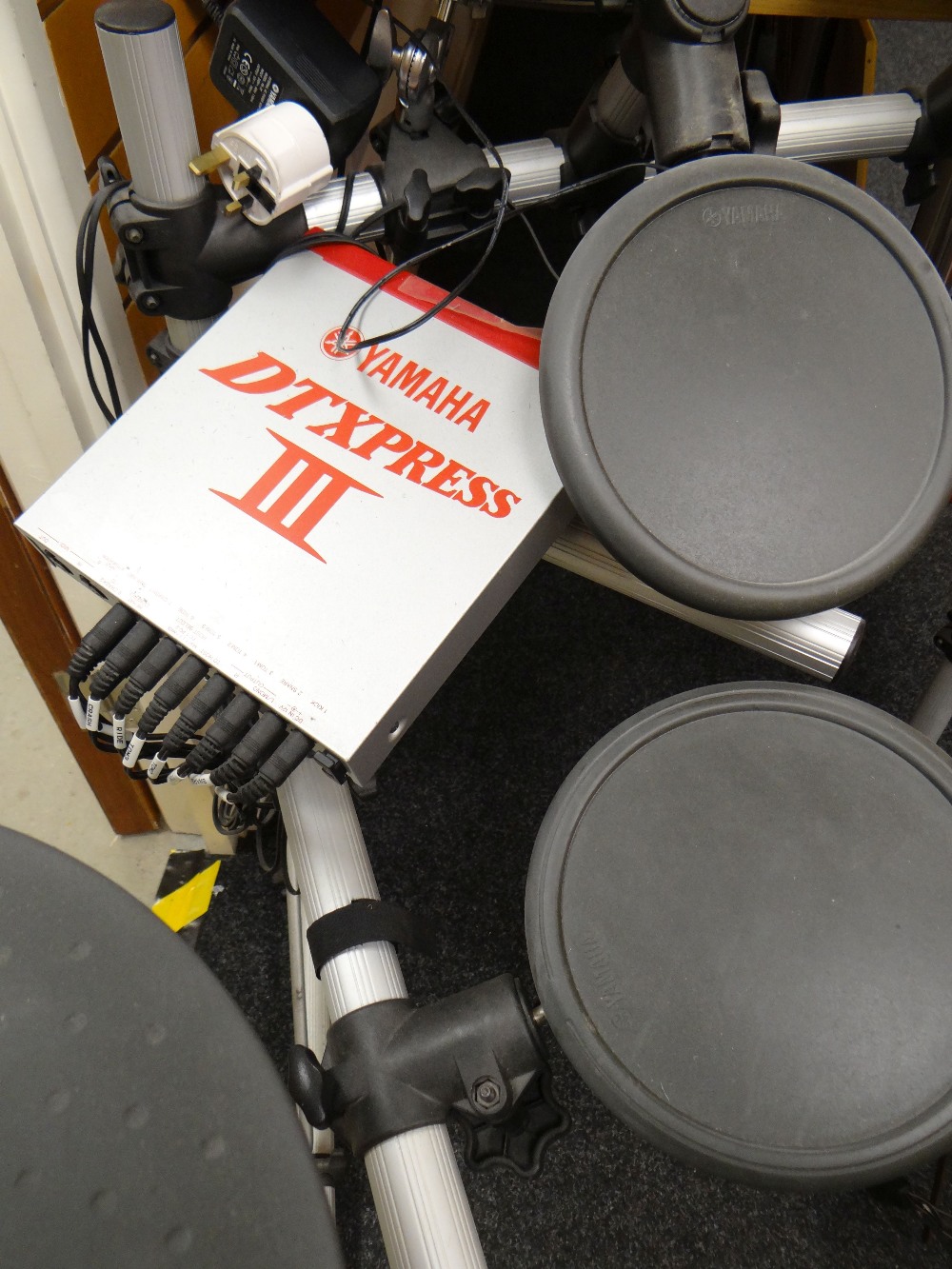 YAMAHA DTXPRESS III ELECTORNIC DRUM KIT, three drums pads, three cymbal pads, high hat cymbal pad - Image 2 of 10