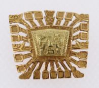 18K GOLD AZTEC DESIGN PENDANT / BAR BROOCH, 7.8gms