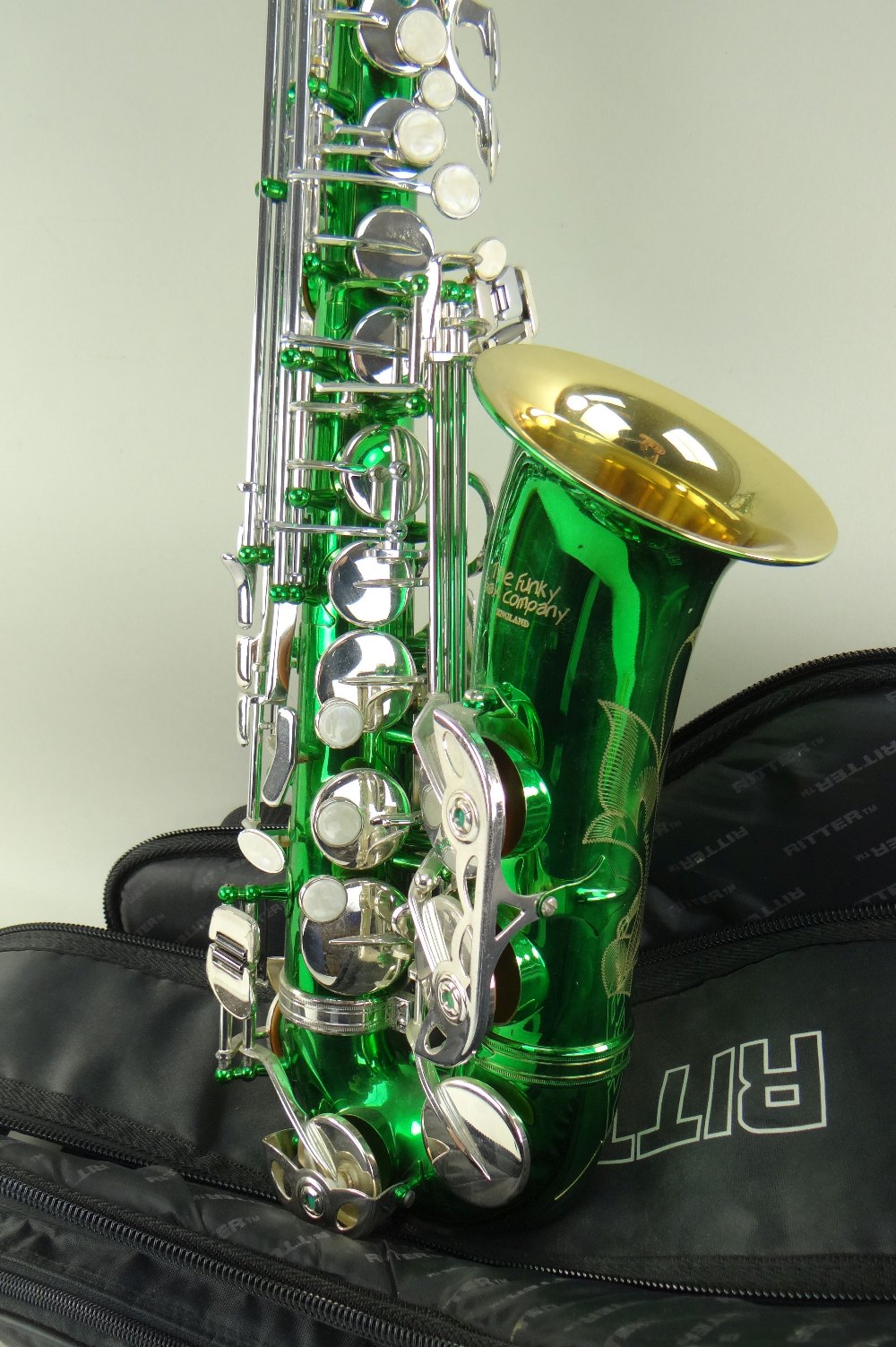 FUNKY SAX COMPANY ALTO SAXOPHONE, ser. no. N7xxx6, metallic green Condition: very good to excellent, - Image 2 of 4