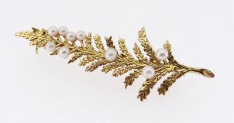 9CT GOLD 'FERN' BROOCH set with cultured pearls, 4.7gms Condition Report: appears in very good