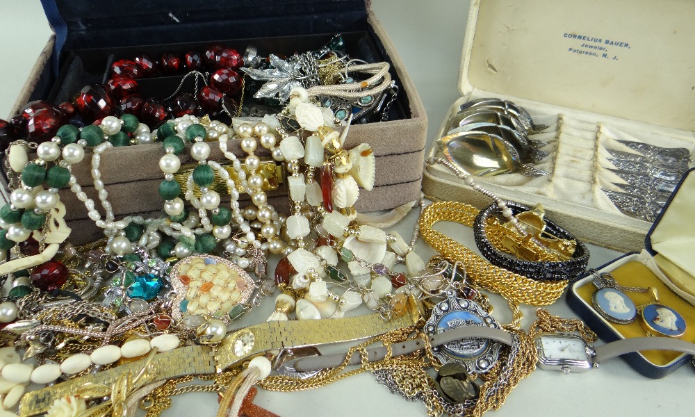 ASSORTED VINTAGE & MODERN COSTUME JEWELLERY and a set of six American late 19th Century grapefruit