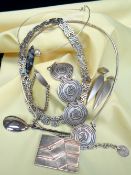 SMALL GROUP OF SILVER / WHITE METAL MODERN JEWELLERY including bracelets, earrings, necklaces ETC