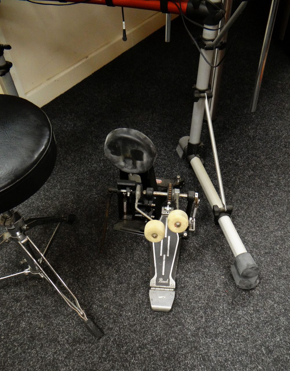 YAMAHA DTXPRESS III ELECTORNIC DRUM KIT, three drums pads, three cymbal pads, high hat cymbal pad - Image 4 of 10