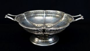 GEORGE V SILVER COMPORT, Birmingham 1931, by Henry Clifford Davies, of sexafoil form with half