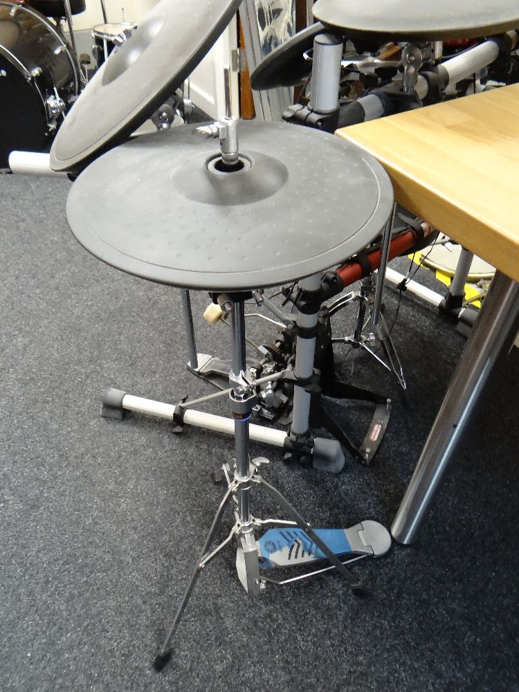 YAMAHA DTXPRESS III ELECTORNIC DRUM KIT, three drums pads, three cymbal pads, high hat cymbal pad - Image 8 of 10