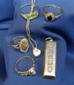 ASSORTED JEWELLERY comprising three 9ct gold gem set rings and another similar yellow metal example,