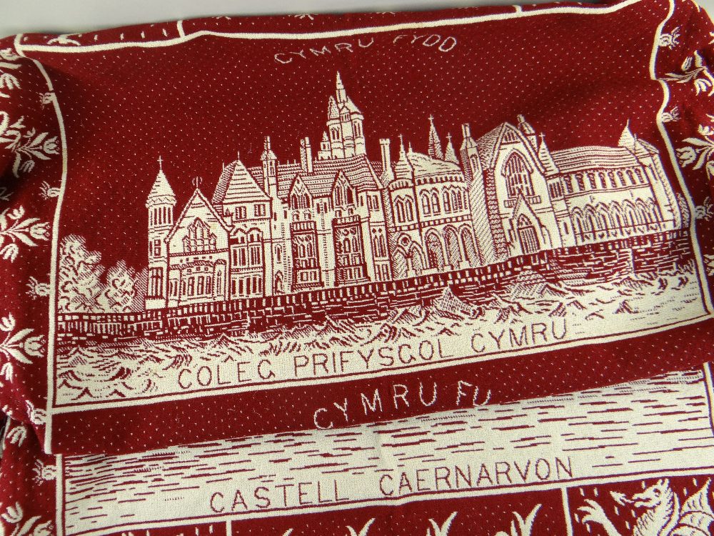 MID 20TH CENTURY CAERNARFON BLANKET depicting Aberystwyth College under the words 'Cymru Fydd' ( - Image 2 of 3