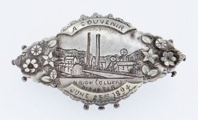 A SILVER PIN BROOCH TO COMMEMORATE THE 1894 ALBION COLLIERY DISASTER engraved with a detailed