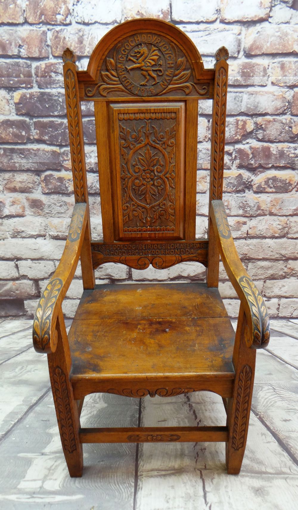 A 1918 EISTEDDFOD BARDIC CHAIR AWARDED TO REVEREND WILLIAM ALFA RICHARDS (1875-1931) in carved - Image 3 of 4