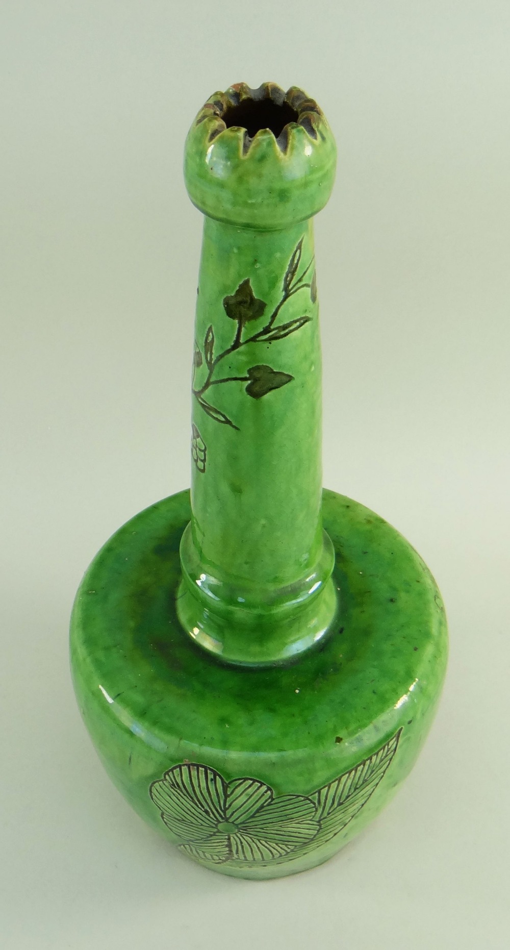 A EWENNY SLIPWARE POTTERY BOTTLE VASE BY EVAN JONES having a serrated knopped neck, green glaze with - Image 3 of 3