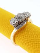 18CT GOLD THREE STONE DIAMOND RING, the three primary stones (totalling 1.0cts approximately) on a