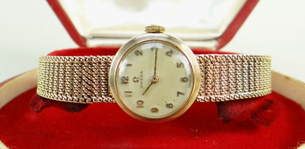 OMEGA 9CT GOLD LADIES WRISTWATCH having integrated 9ct gold strap, the inner back cover marked ' - Image 4 of 5