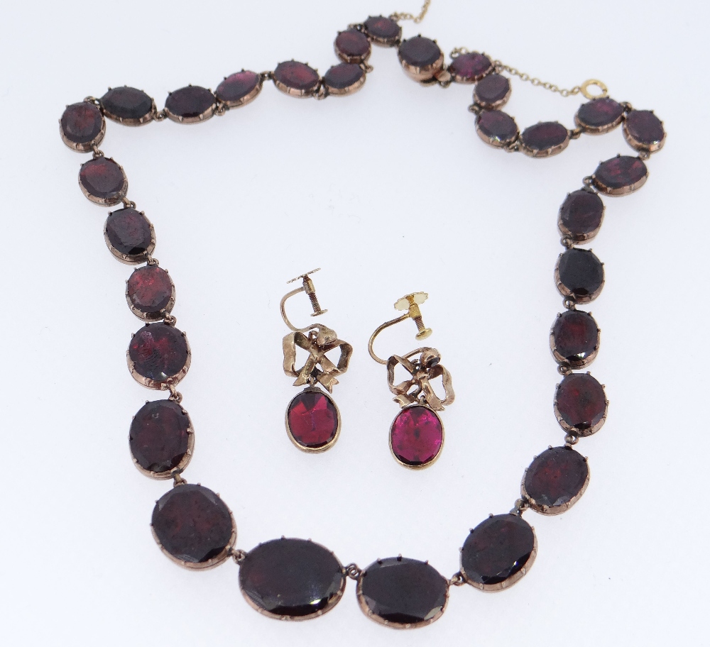 GARNET SET RIVIERE NECKLACE, the thirty graduated oval-shaped stones closed set in yellow metal, - Image 2 of 6