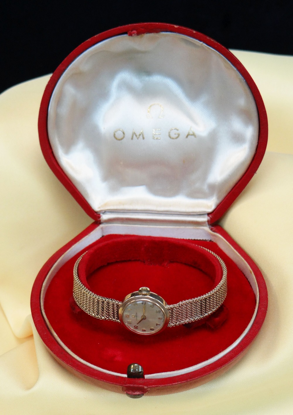 OMEGA 9CT GOLD LADIES WRISTWATCH having integrated 9ct gold strap, the inner back cover marked ' - Image 3 of 5