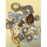 ASSORTED COSTUME JEWELLERY comprising pendant on chain, bar brooches, earrings, silver thimble ETC