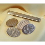 9CT GOLD JEWELLERY comprising pair of 9ct gold cufflinks engraved with initials together with 9ct
