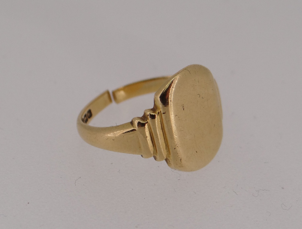 18CT GOLD SIGNET RING (shank cut), 5.9gms - Image 2 of 3