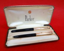 CASED PARKER PRESENTATION PEN SET having silver engraved plaque to 'Mr T. W. Watkins' containing