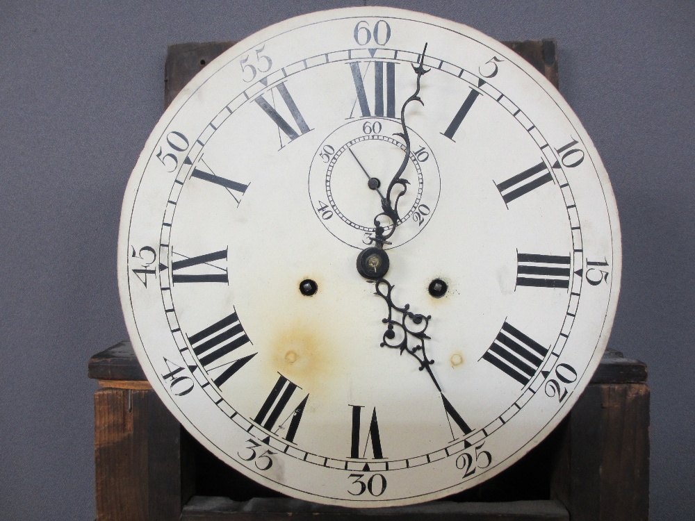 CIRCA 1840 CROSSBANDED OAK CIRCULAR DIAL LONGCASE CLOCK - 33cms diameter dial set with Roman - Image 3 of 7