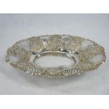 EMBOSSED & LATTICE PIERCED OVAL BREADBASKET - Chester 1900, maker George Nathan & Ridley Hayes, 10.1