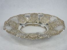 EMBOSSED & LATTICE PIERCED OVAL BREADBASKET - Chester 1900, maker George Nathan & Ridley Hayes, 10.1