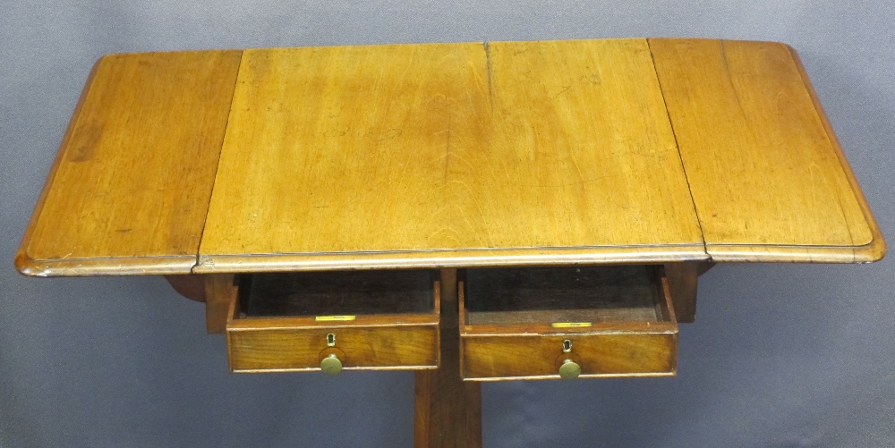 GEORGIAN MAHOGANY TWIN-FLAP OCCASIONAL TABLE - the moulded edge top over two opening and two dummy - Image 2 of 4