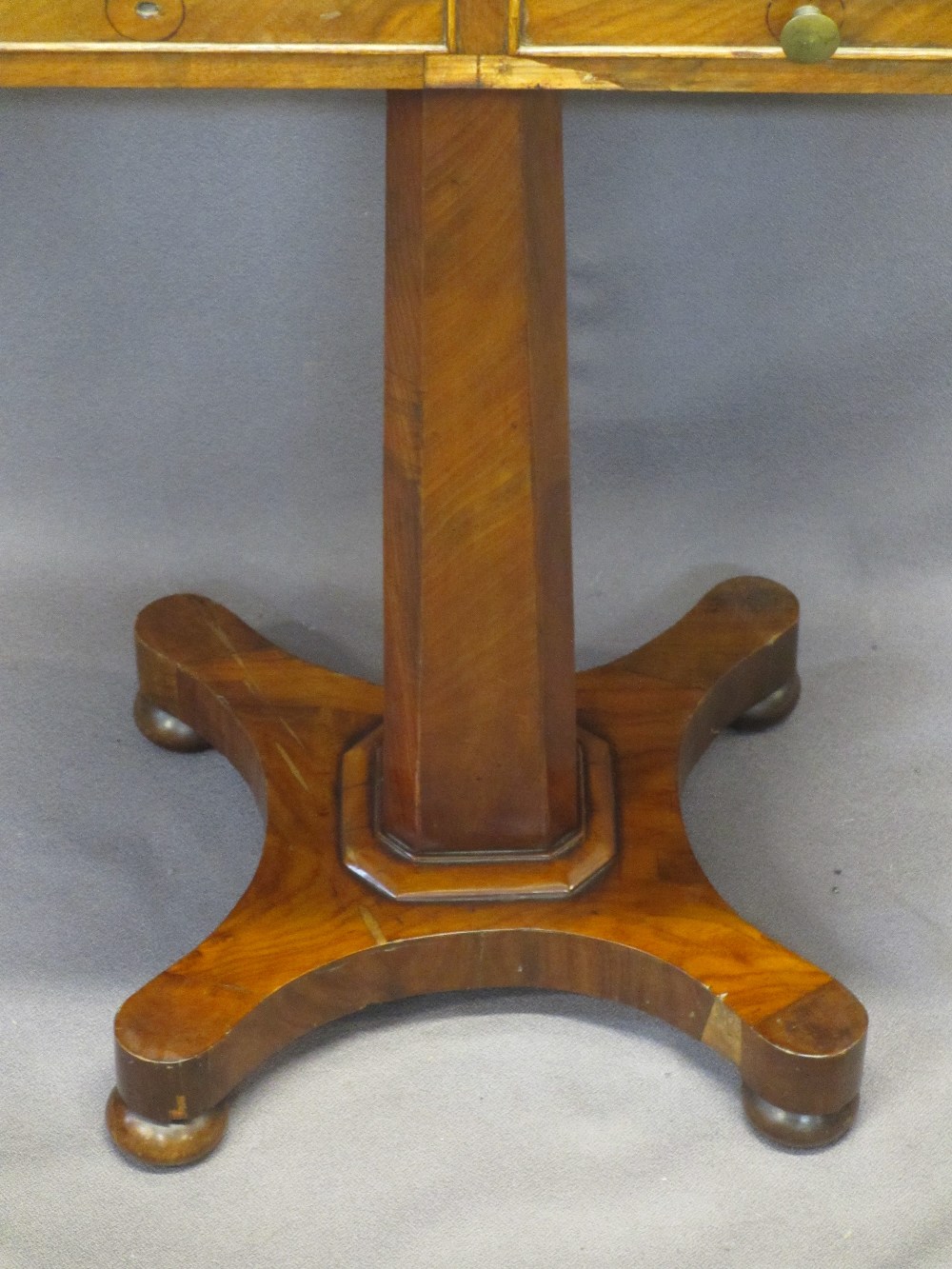 GEORGIAN MAHOGANY TWIN-FLAP OCCASIONAL TABLE - the moulded edge top over two opening and two dummy - Image 4 of 4