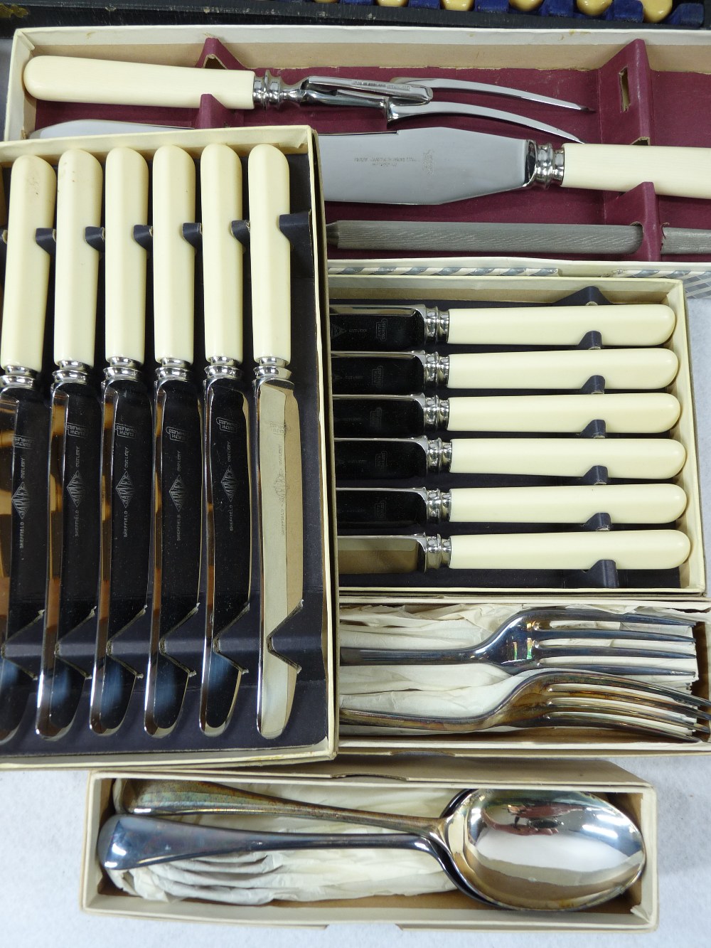 ELECTROPLATED CUTLERY, BOXED - a large parcel, many samples little or never used - Image 3 of 4