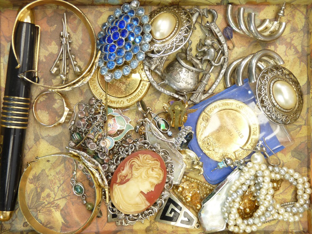 VINTAGE & LATER COSTUME JEWELLERY, Rotary and other wrist watches and other collectables - Image 3 of 4