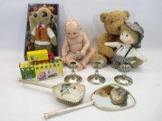 MIXED COLLECTABLES GROUP to include a boxed Meerkat and other collectable toys including a porcelain