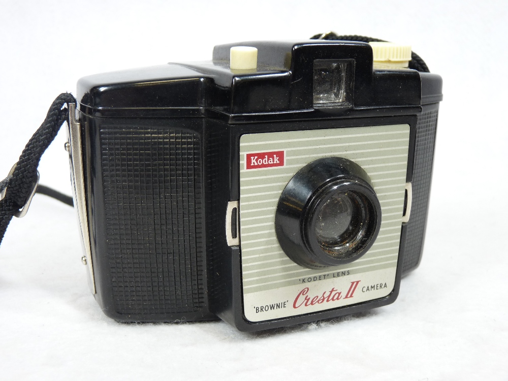 CAMERAS - Kodak Retinette, Bencini Comet S, Kodak Duaflex II and a Brownie - Image 2 of 3