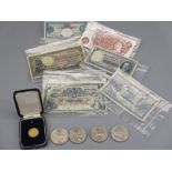 A GOLD SOVEREIGN - Victorian 1894 together with a small parcel of four late commemorative crowns and