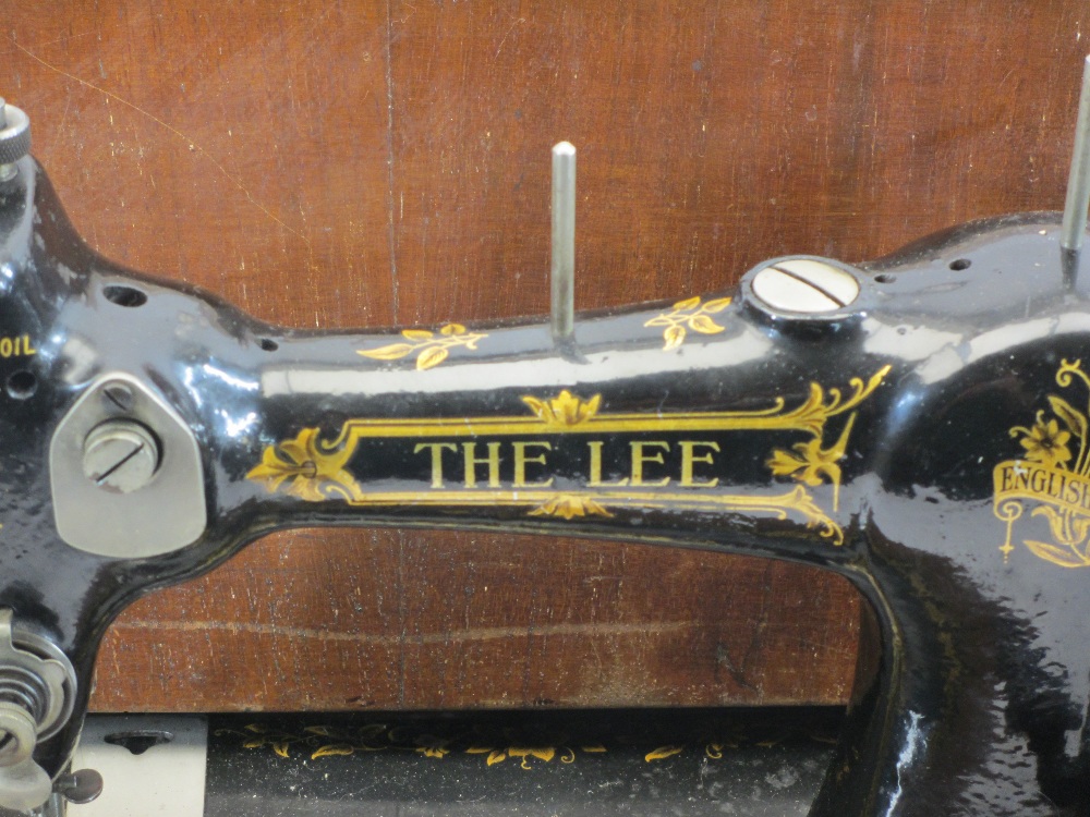 G H LEE & CO LTD LIVERPOOL 'The Lee' hand crank sewing machine in walnut case - Image 3 of 4