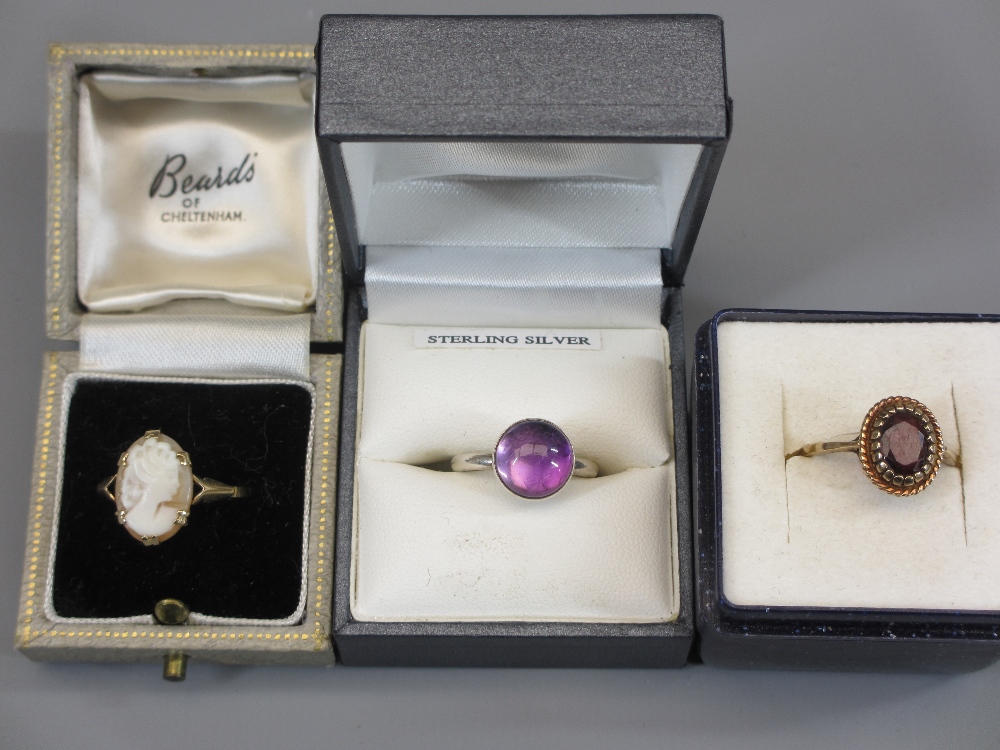 9CT GOLD & SILVER DRESS RINGS (3) to include an Amethyst set in gold, size O, cameo mounted ring