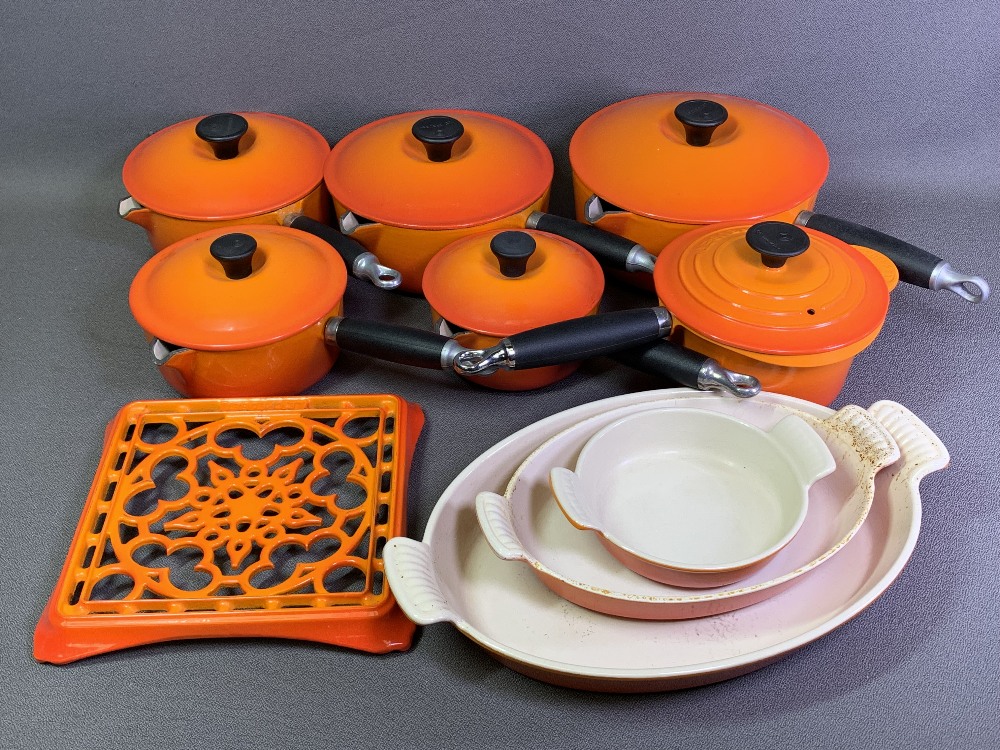 LE CREUSET COOKWARE - comprising six assorted pans with lids, flan dishes and stand - Image 2 of 4