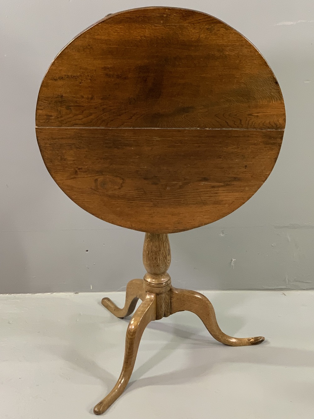 TRIPOD TABLE - antique oak with circular top, 65cms H, 58cms diameter and a shield shaped dressing - Image 7 of 8